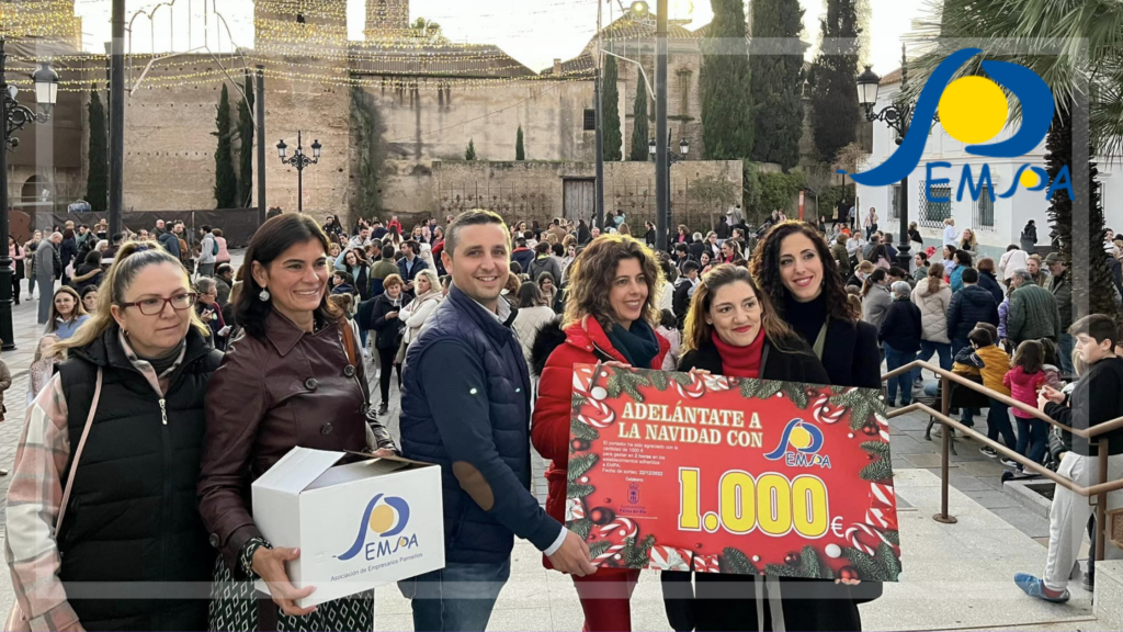 Manoli López la agraciada del sorteo de 1.000 euros de la campaña Adelántate a la Navidad con EMPA